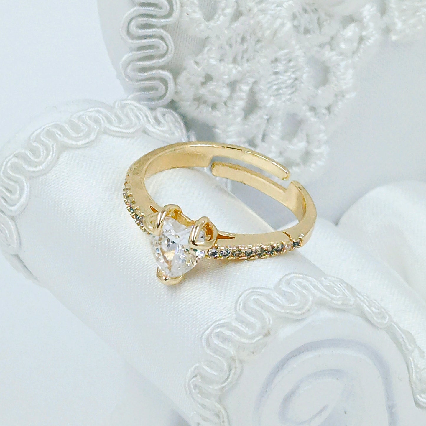Anillo argolla zircón
