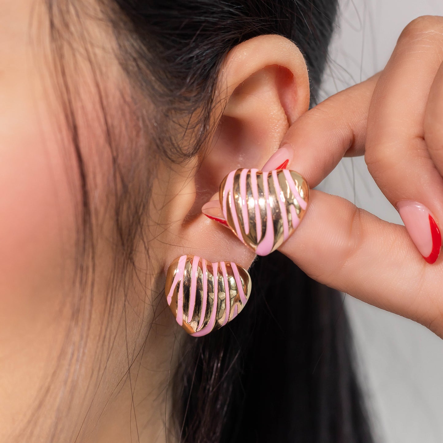 Arete corazon print rosa Amulí