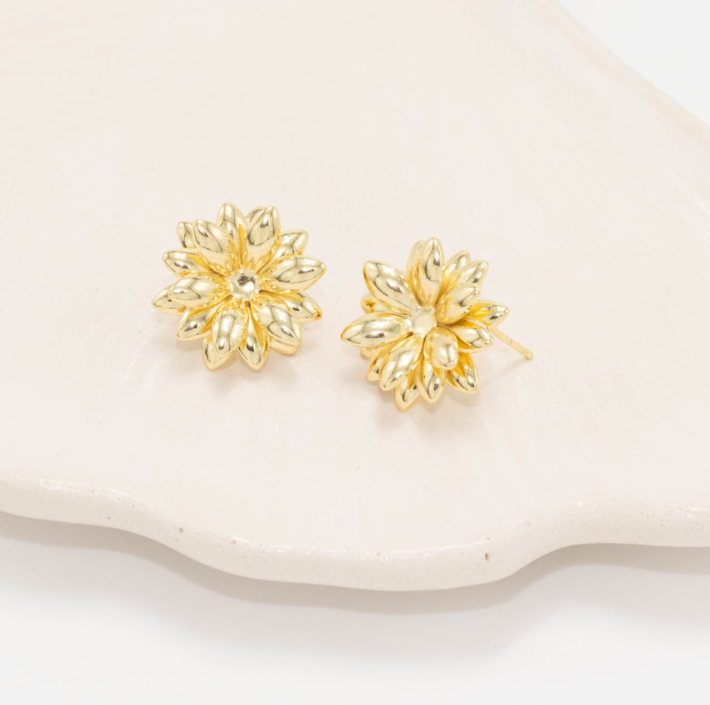 Arete flor lisa