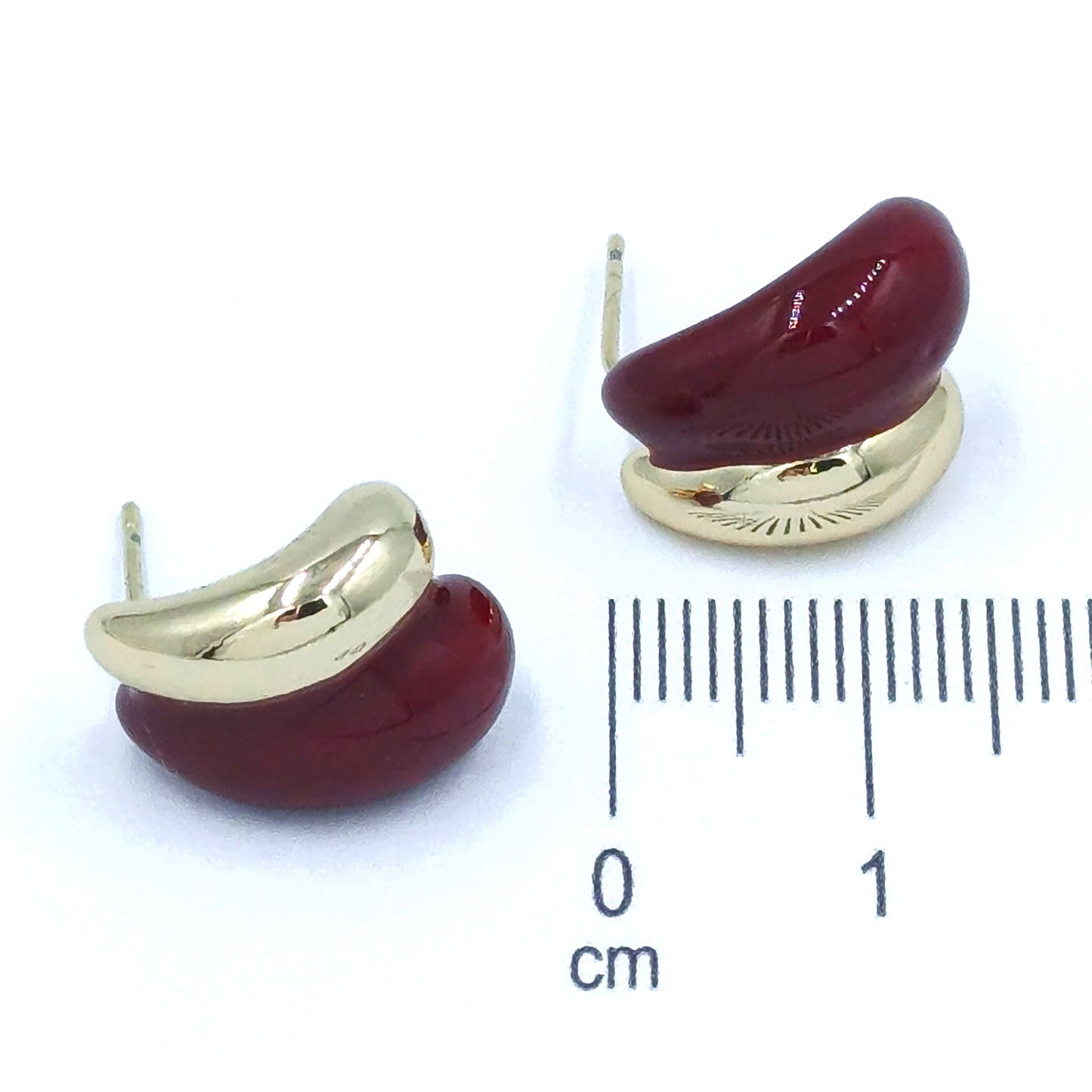 Arete esmaltado rojo
