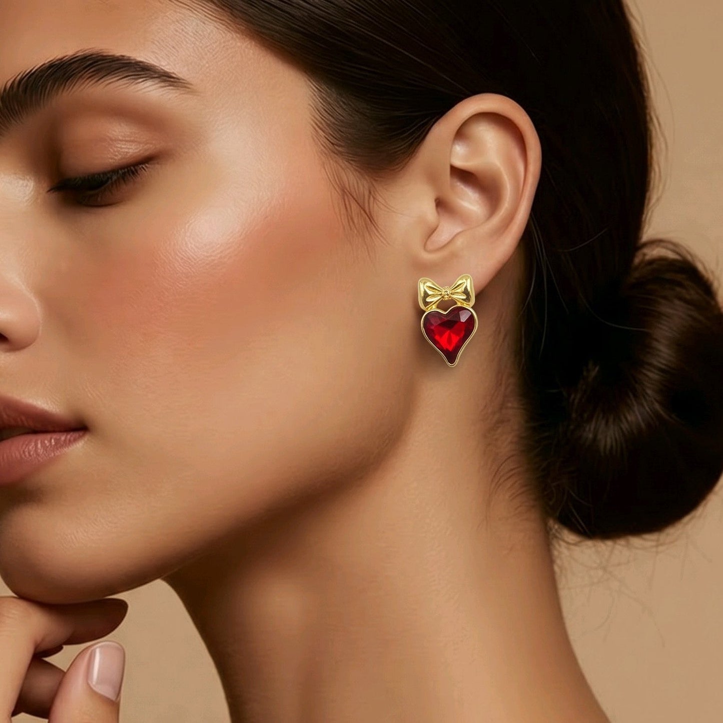 Arete corazón rojo