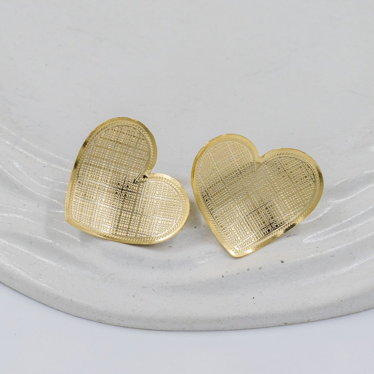 Arete bronce corazon tallado 2.2cmAmulí
