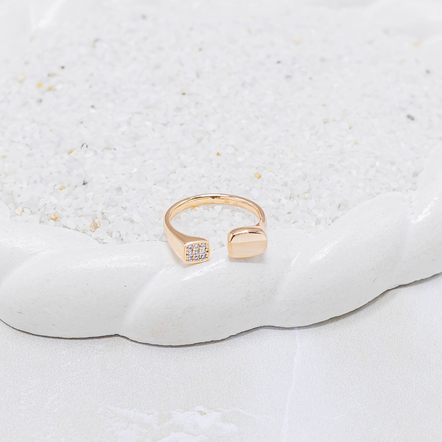 Anillo microzircón
