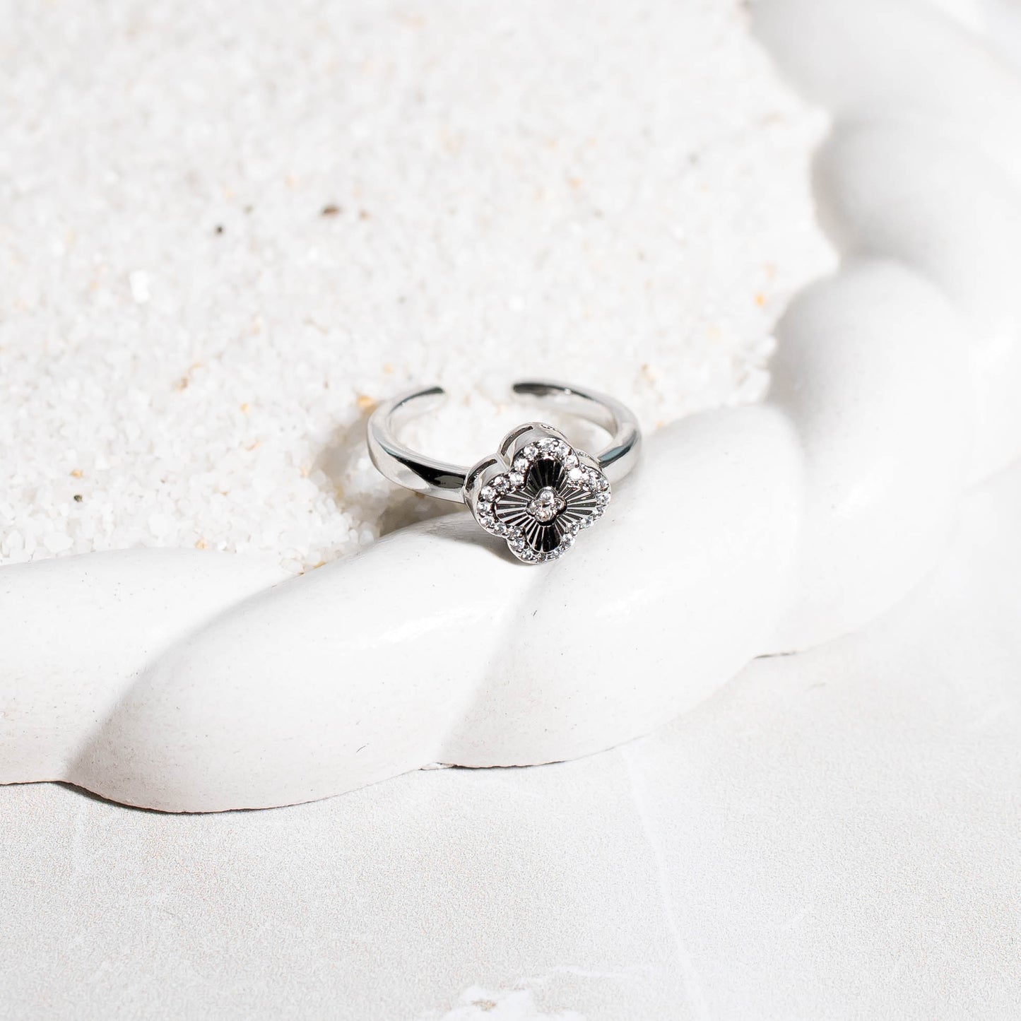 Anillo van cleef micro zircón P
