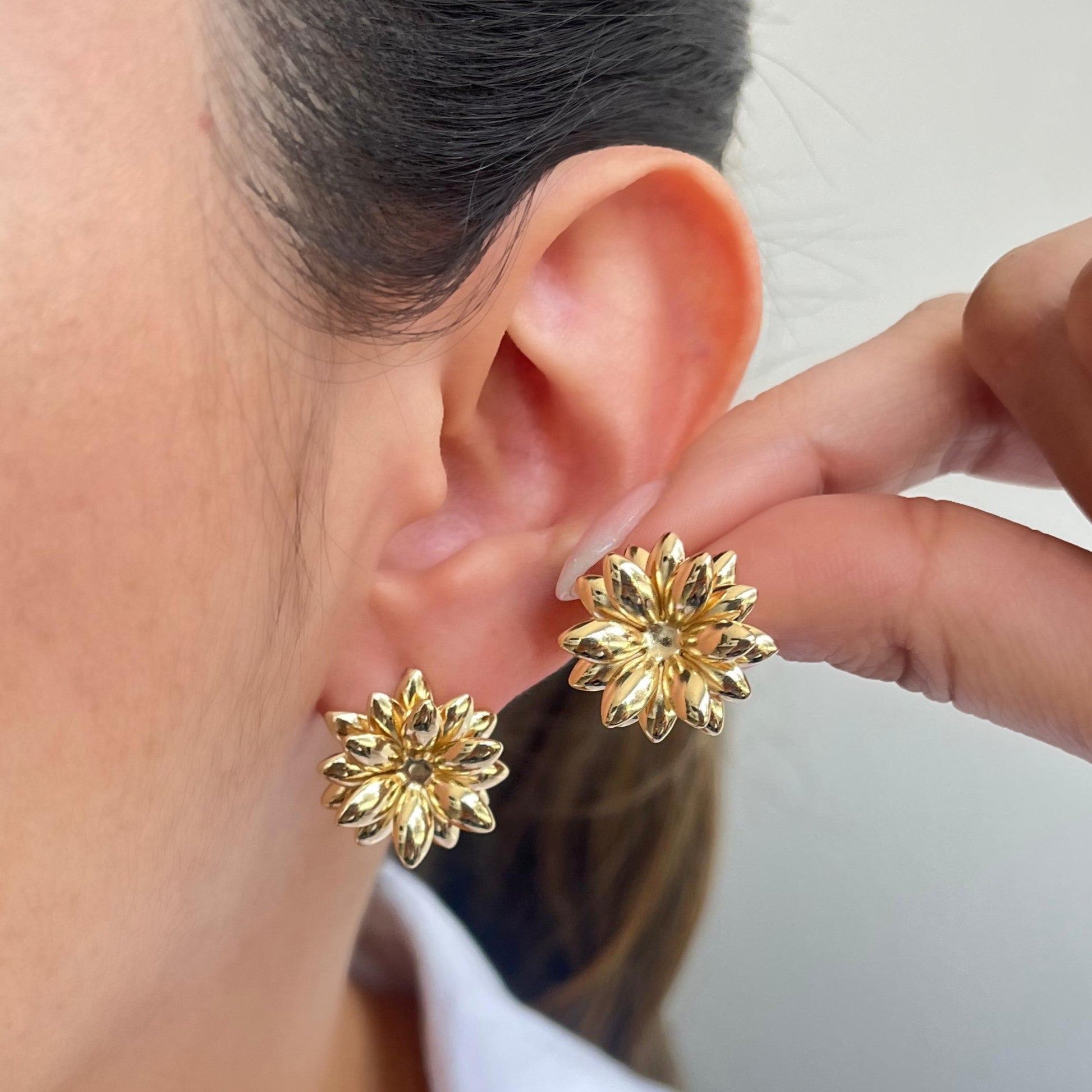 Arete flor lisa  Amulí