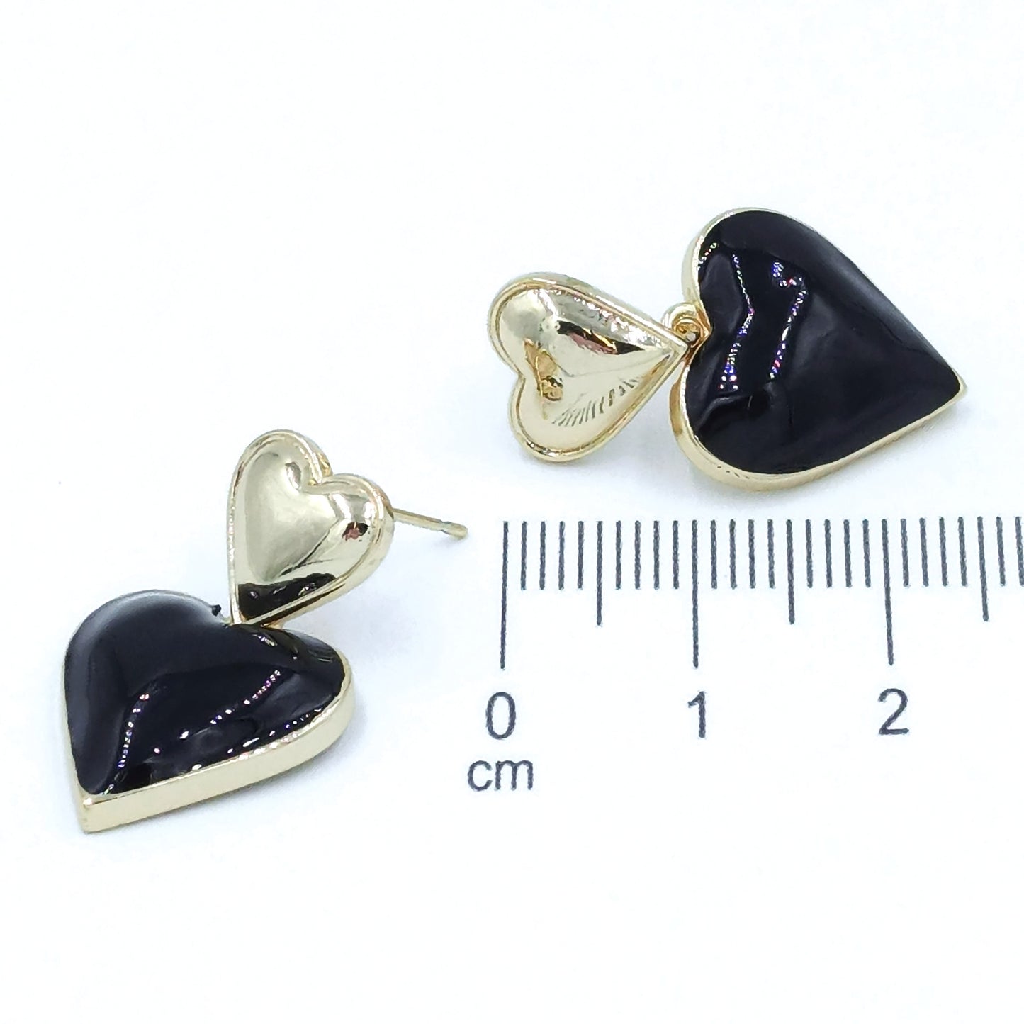 Arete corazón negro