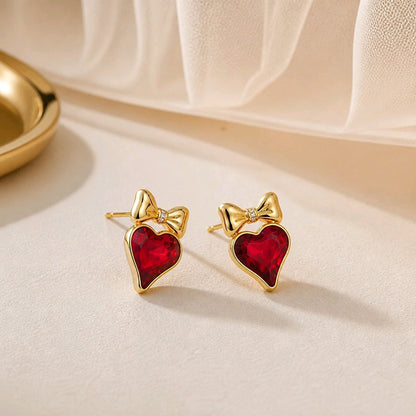 Arete corazón rojo