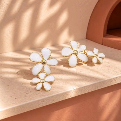 Arete flor blanca