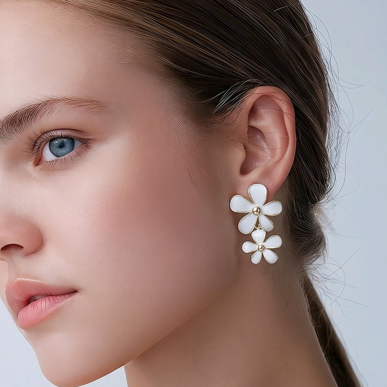 Arete flor blanca