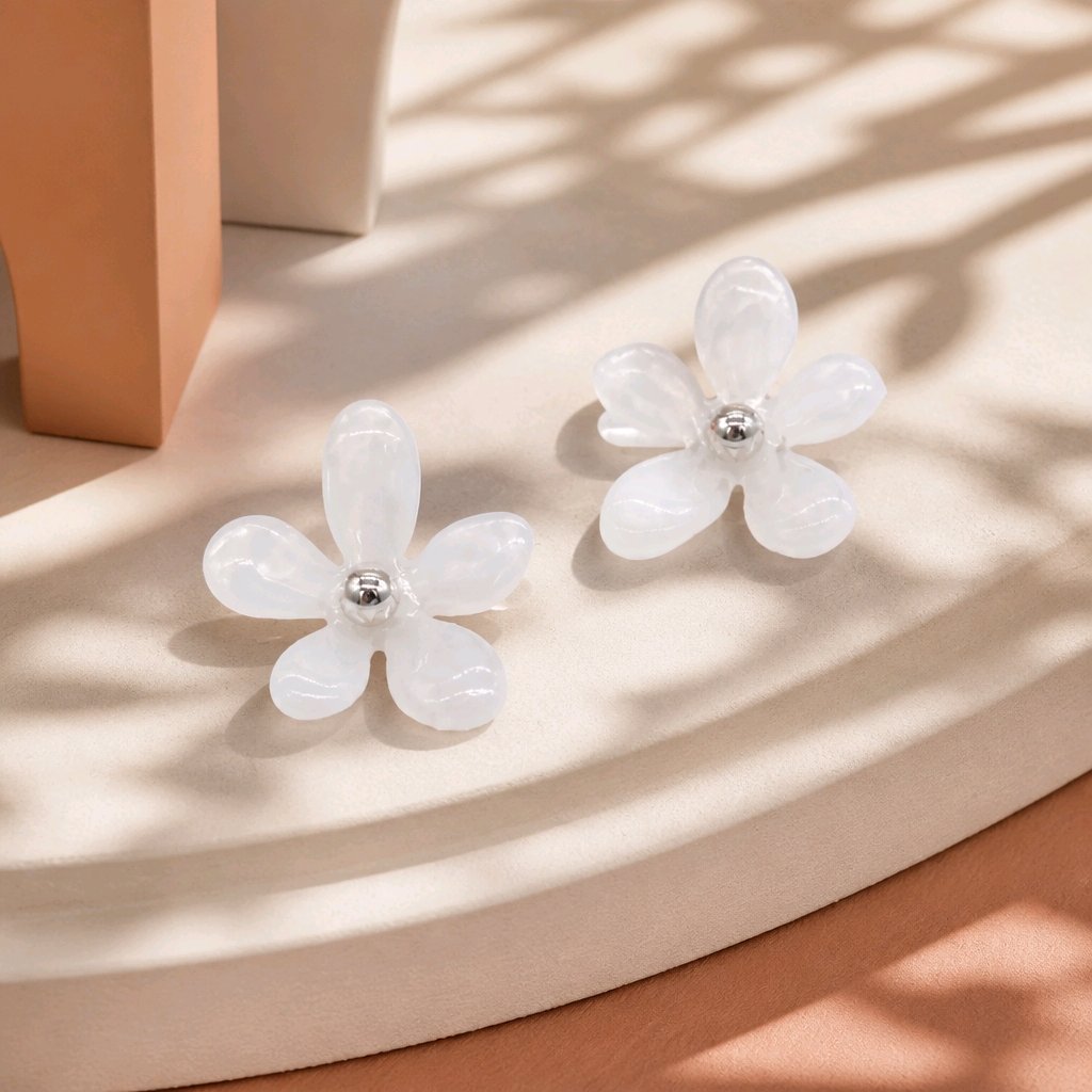 Arete flor blanca