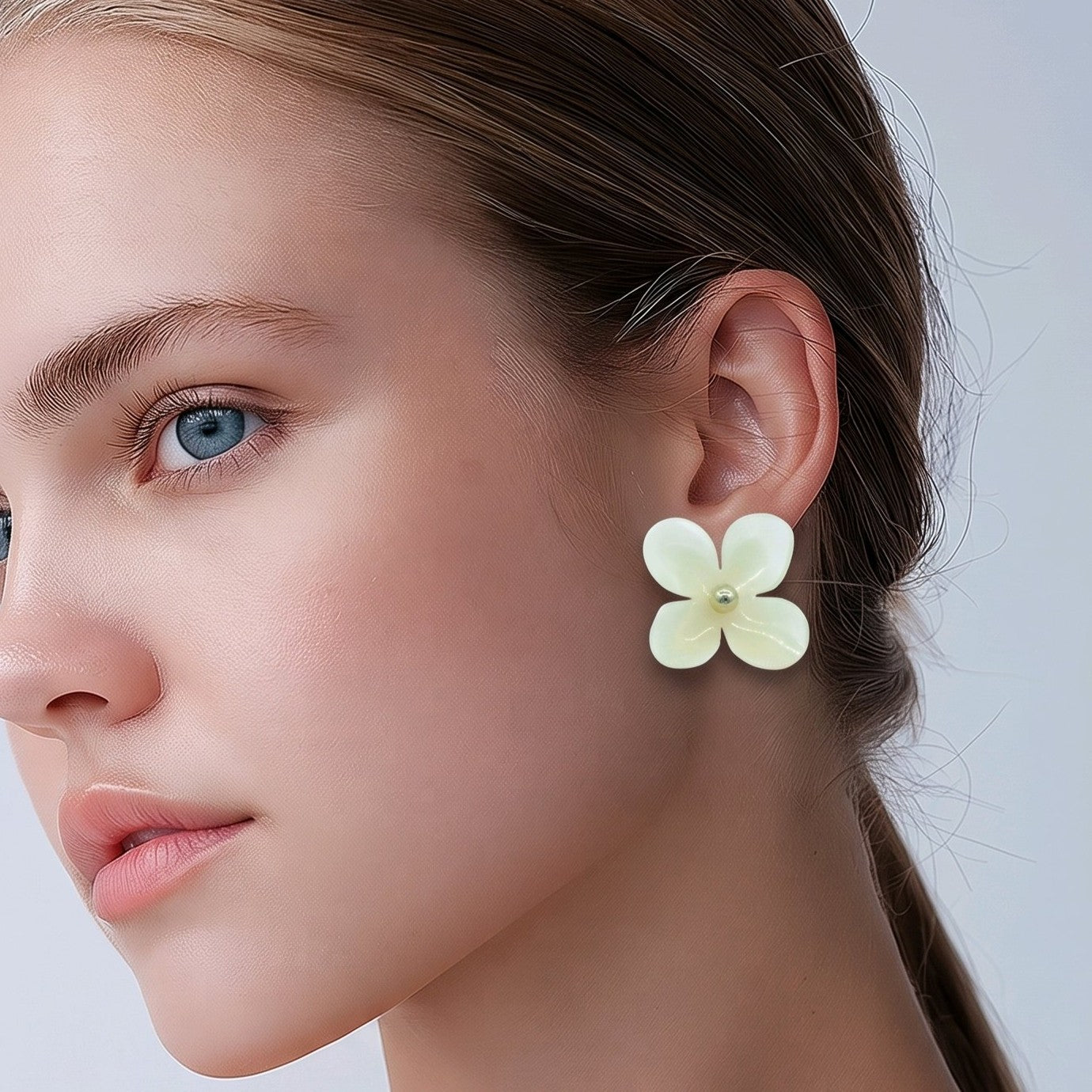 Arete flor beige