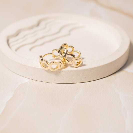 Candonga pequeña cilueta corazónes