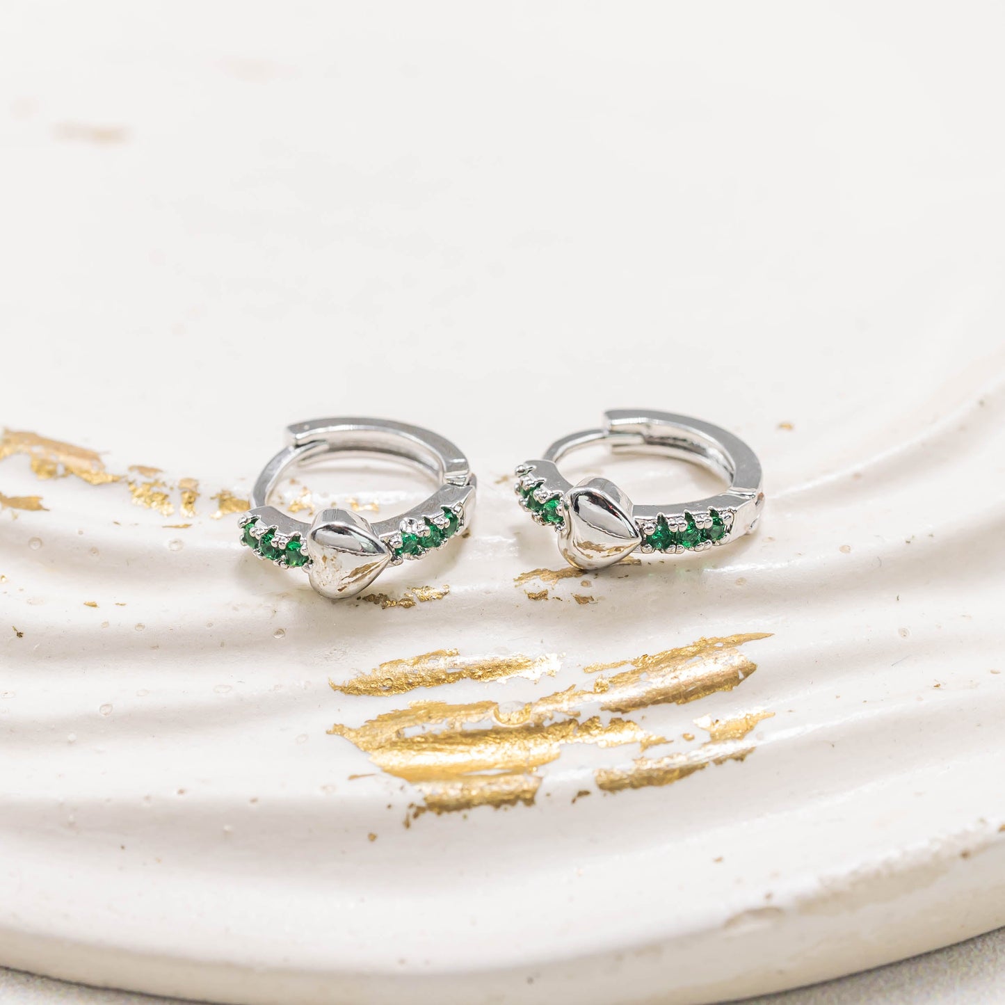 Candonga pequeña esmeralda corazón