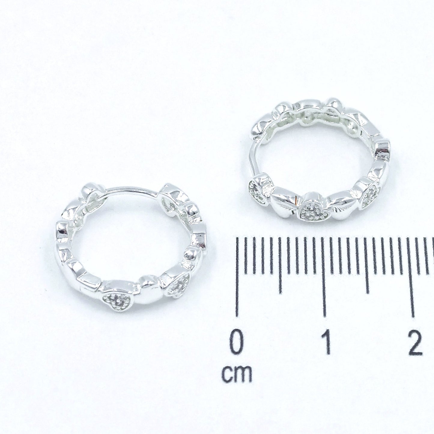 Candonga pequeña baño de plata corazones
