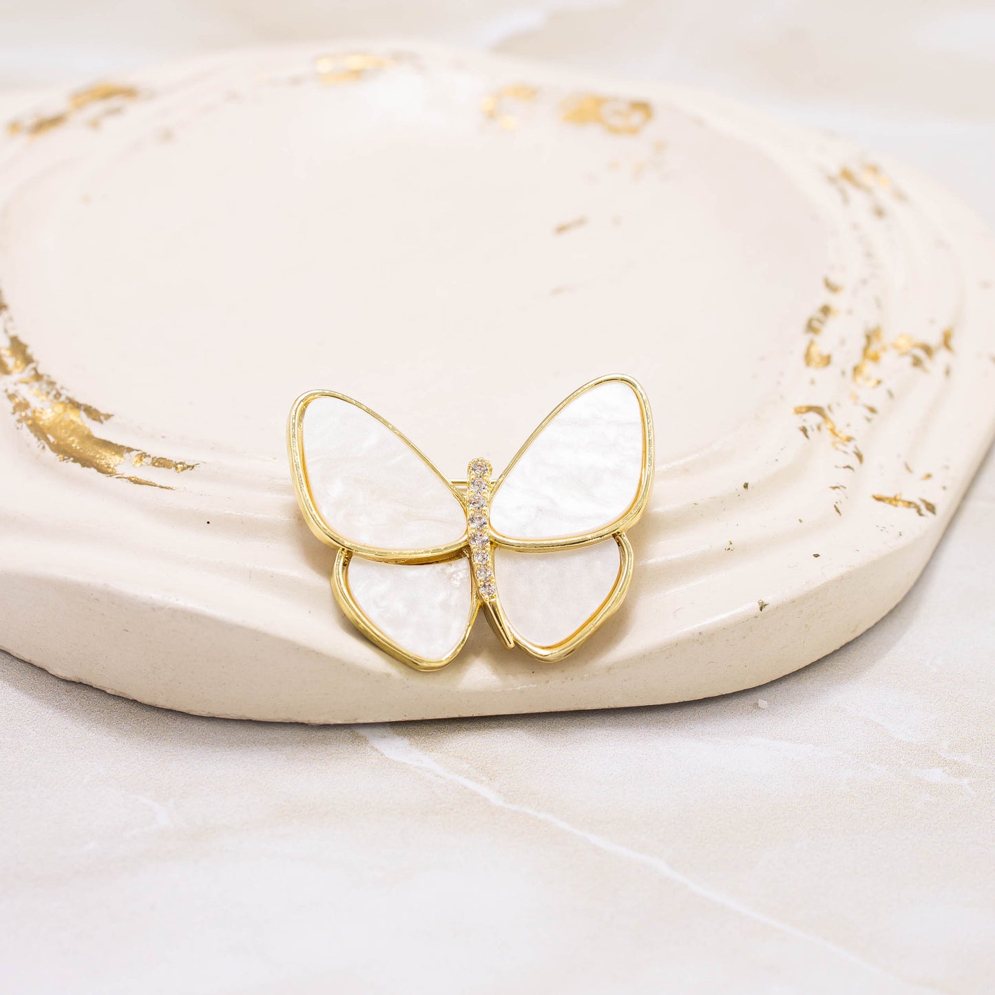 Broche mariposa nacar